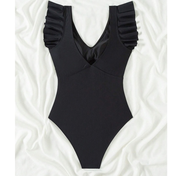 Color Block Cut out Twist Ruffle Sleeve Monokini One Piece Swim - Picture 6 of 8